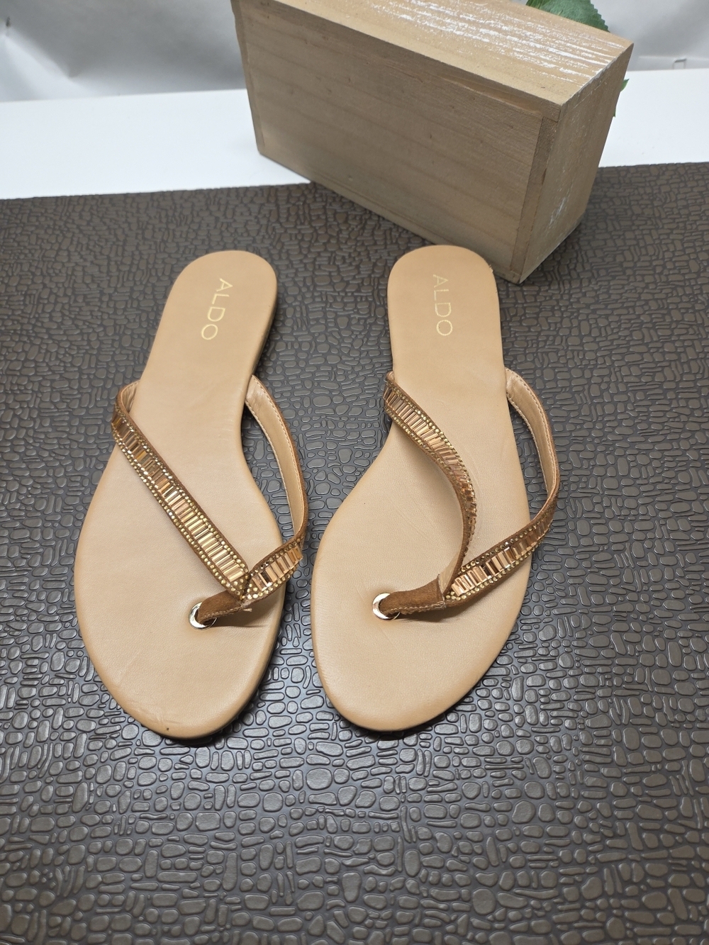 Aldo Nannini Tan Flats Womens 9